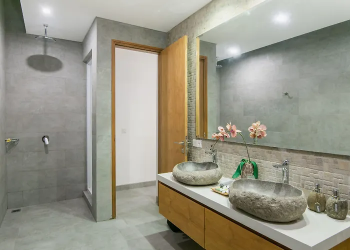 Villa Kobe Beachside Berawa Location Canggu